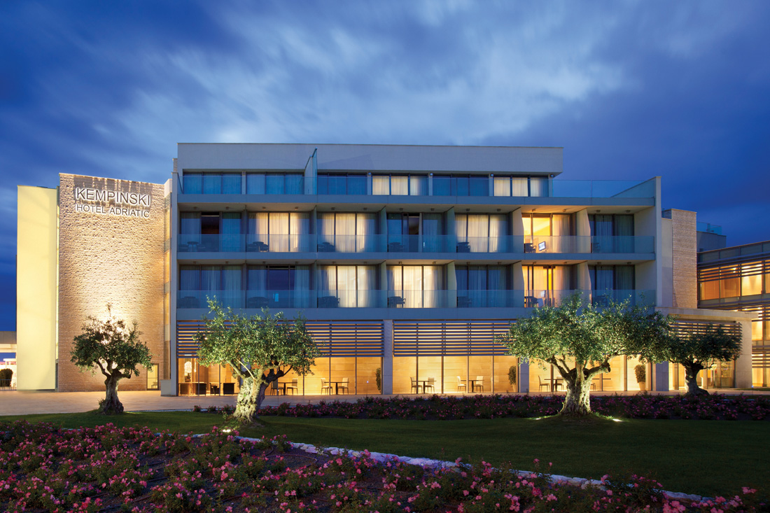 Istria-Luxury-Hotel-Kempinski-at-Night- naslovna